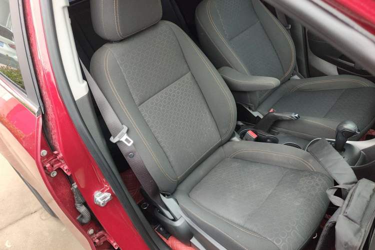 Used Chevrolet Trax 2018 330T Automatic Two-Wheel Drive Elite Model Right Front Seat