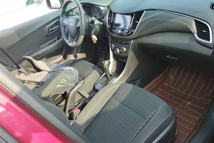 Used Chevrolet Trax 2018 330T Automatic Two-Wheel Drive Elite Model Right Front Seat