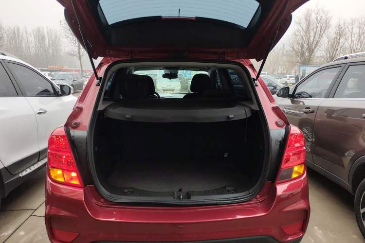 Used Chevrolet Trax 2018 330T Automatic Two-Wheel Drive Elite Model Trunk
