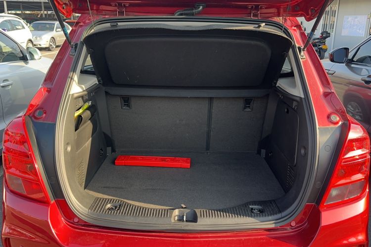 Used Chevrolet Trax 2018 330T Automatic Two-Wheel Drive Elite Model Trunk
