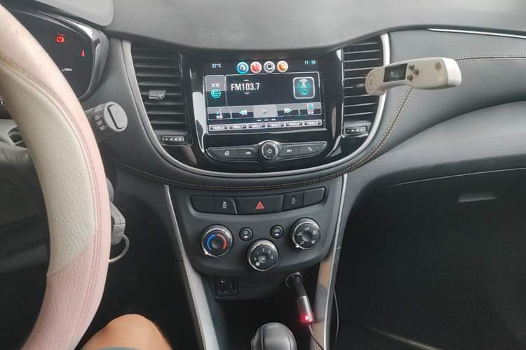 Used Chevrolet Trax 2018 330T Automatic Two-Wheel Drive Elite Model Audio And AC Panel