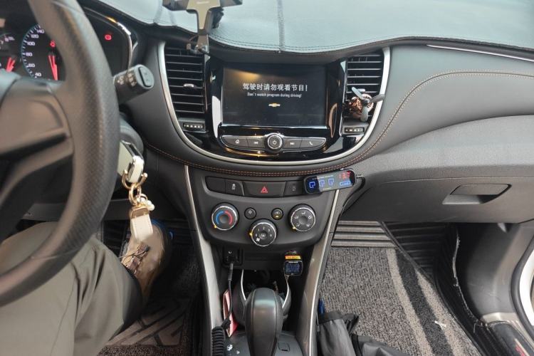 Used Chevrolet Trax 2018 330T Automatic Two-Wheel Drive Elite Model Audio And AC Panel