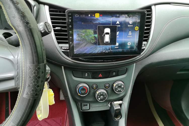 Used Chevrolet Trax 2018 330T Manual Transmission Two-Wheel Drive Comfort Version Audio And AC Panel