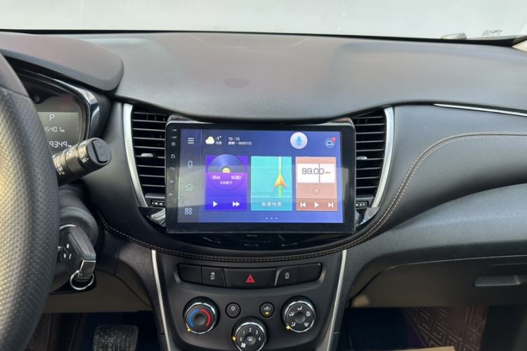 Used Chevrolet Trax 2018 330T Automatic Two-Wheel Drive Elite Model Audio And AC Panel