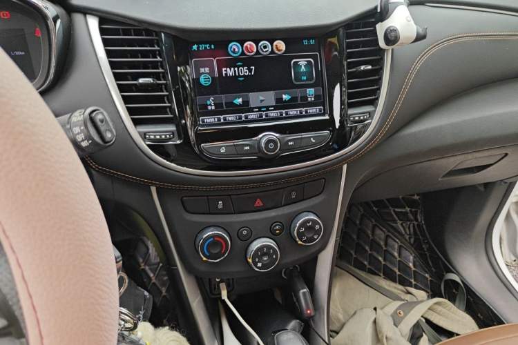 Used Chevrolet Trax 2018 330T Automatic Two-Wheel Drive Elite Model Audio And AC Panel
