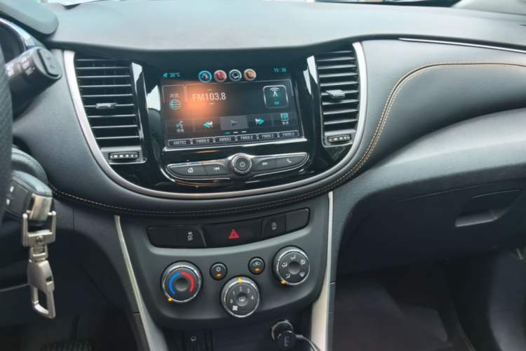 Used Chevrolet Trax 2018 330T Automatic Two-Wheel Drive Elite Model Audio And AC Panel