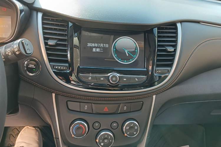 Used Chevrolet Trax 2018 330T Automatic Two-Wheel Drive Luxury Model Audio And AC Panel