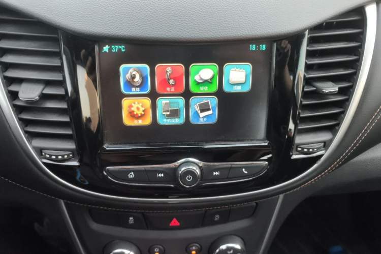 Used Chevrolet Trax 2018 330T Automatic Two-Wheel Drive Elite Model Audio And AC Panel