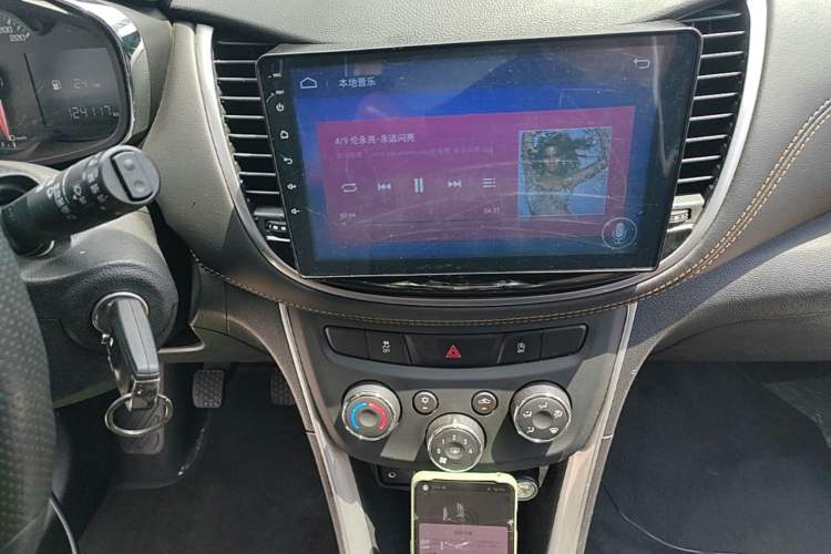 Used Chevrolet Trax 2018 330T Manual Transmission Two-Wheel Drive Comfort Version Audio And AC Panel