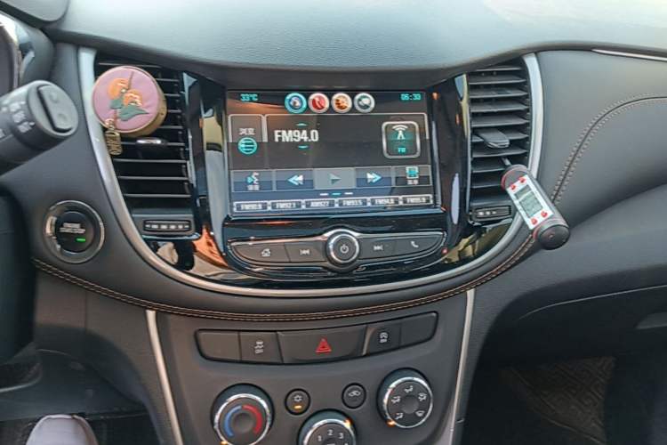 Used Chevrolet Trax 2018 330T Automatic Two-Wheel Drive Luxury Model Audio And AC Panel
