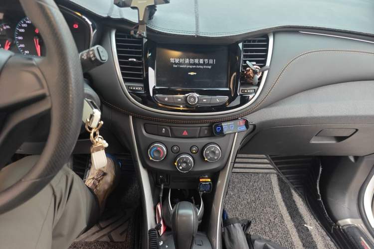 Used Chevrolet Trax 2018 330T Automatic Two-Wheel Drive Elite Model Audio And AC Panel