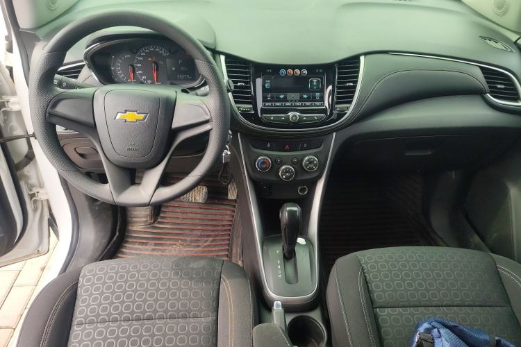 Used Chevrolet Trax 2018 330T Automatic Two-Wheel Drive Elite Model Center Console