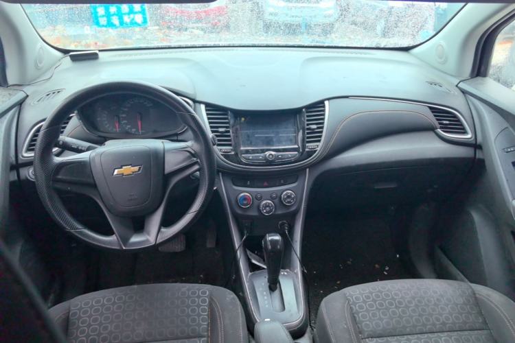 Used Chevrolet Trax 2018 330T Automatic Two-Wheel Drive Elite Model Center Console
