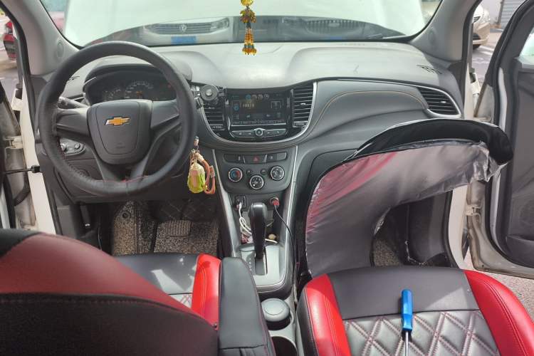 Used Chevrolet Trax 2018 330T Automatic Two-Wheel Drive Elite Model Center Console