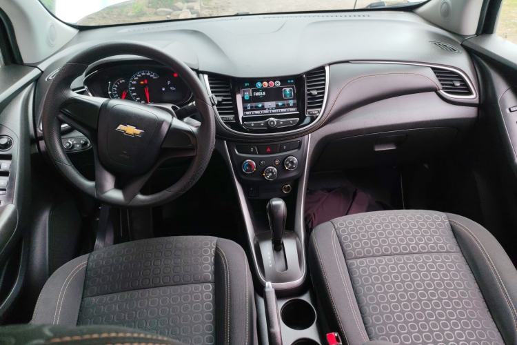 Used Chevrolet Trax 2018 330T Automatic Two-Wheel Drive Elite Model Center Console