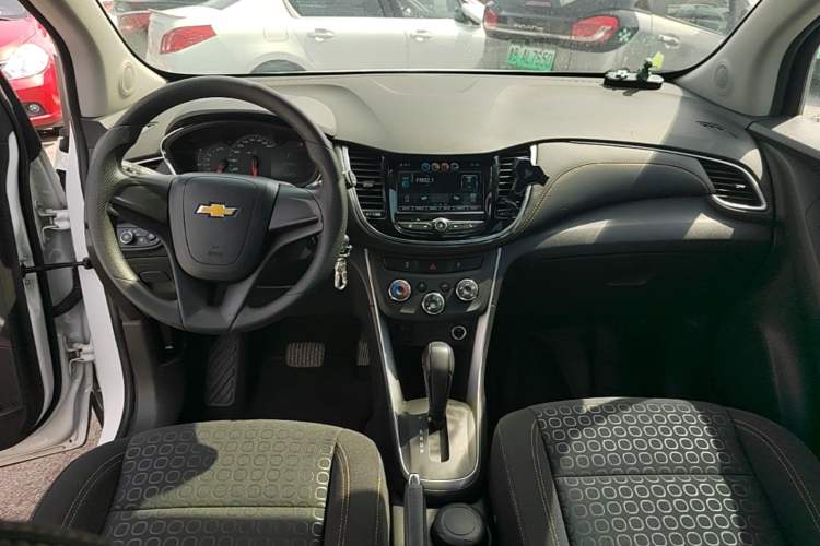 Used Chevrolet Trax 2018 330T Automatic Two-Wheel Drive Elite Model Center Console