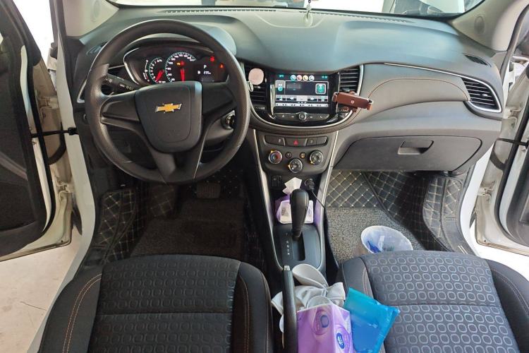 Used Chevrolet Trax 2018 330T Automatic Two-Wheel Drive Elite Model Center Console