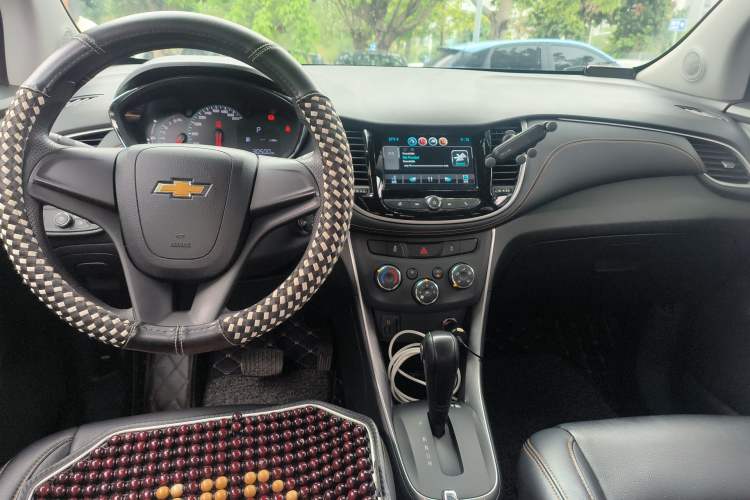 Used Chevrolet Trax 2018 330T Automatic Two-Wheel Drive Elite Model Center Console