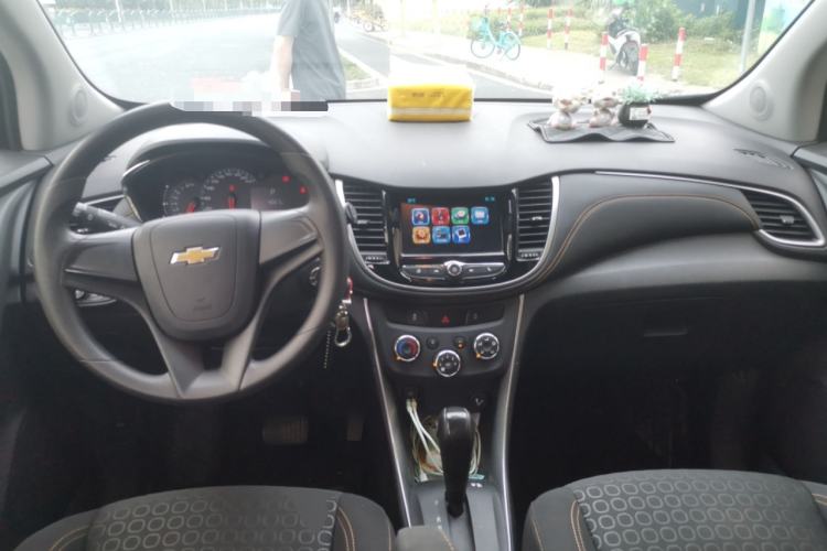 Used Chevrolet Trax 2018 330T Automatic Two-Wheel Drive Elite Model Center Console