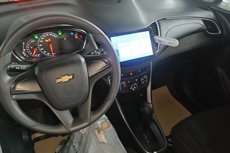 Used Chevrolet Trax 2018 330T Automatic Two-Wheel Drive Elite Model Center Console