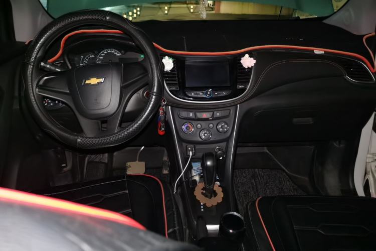 Used Chevrolet Trax 2018 330T Automatic Two-Wheel Drive Elite Model Center Console