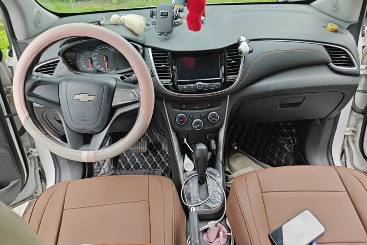 Used Chevrolet Trax 2018 330T Automatic Two-Wheel Drive Elite Model Center Console
