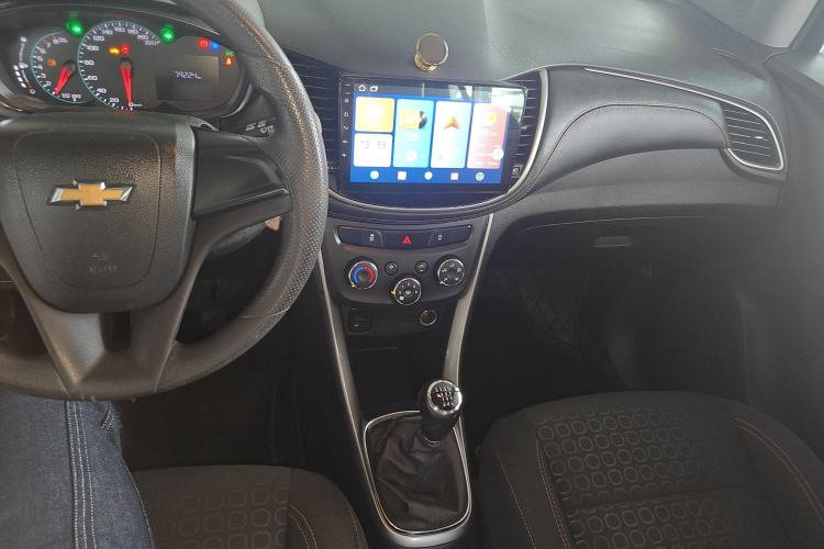 Used Chevrolet Trax 2018 330T Manual Transmission Two-Wheel Drive Comfort Version Center Console