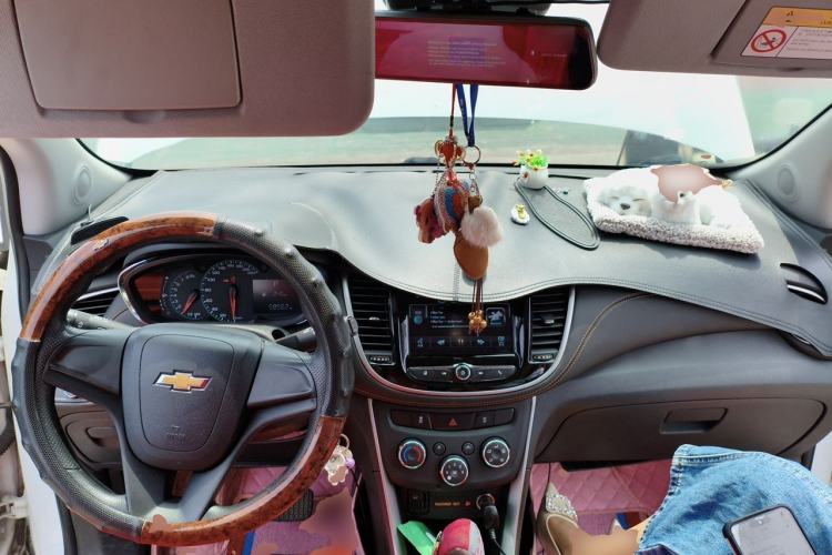 Used Chevrolet Trax 2018 330T Automatic Two-Wheel Drive Elite Model Center Console
