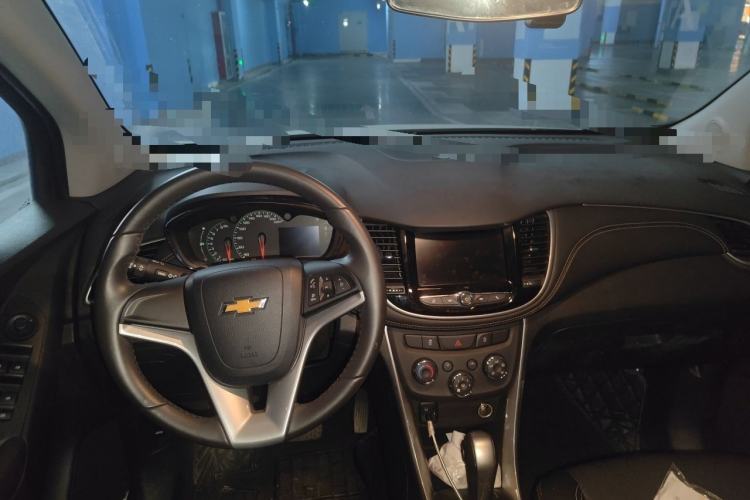 Used Chevrolet Trax 2018 330T Automatic Two-Wheel Drive Luxury Model Center Console