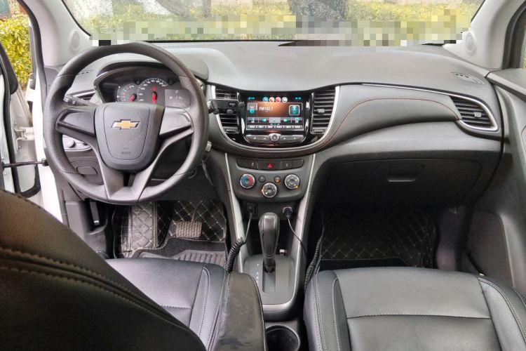 Used Chevrolet Trax 2018 330T Automatic Two-Wheel Drive Elite Model Center Console
