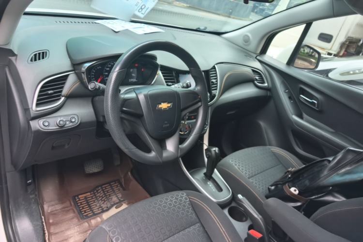 Used Chevrolet Trax 2018 330T Automatic Two-Wheel Drive Elite Model Center Console