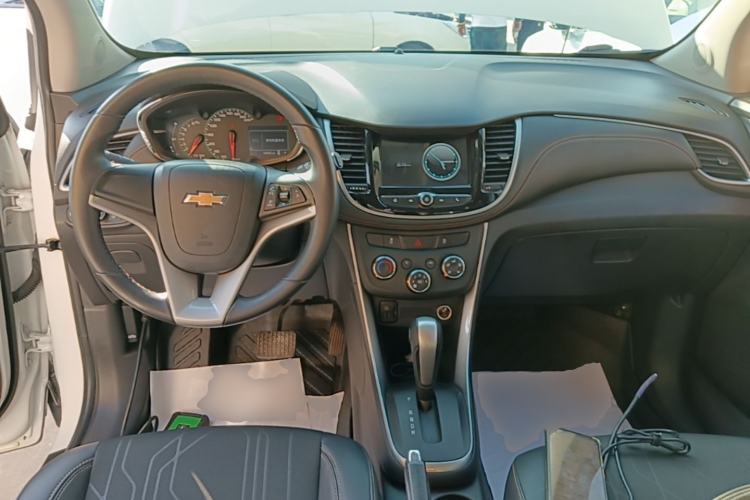 Used Chevrolet Trax 2018 330T Automatic Two-Wheel Drive Luxury Model Center Console