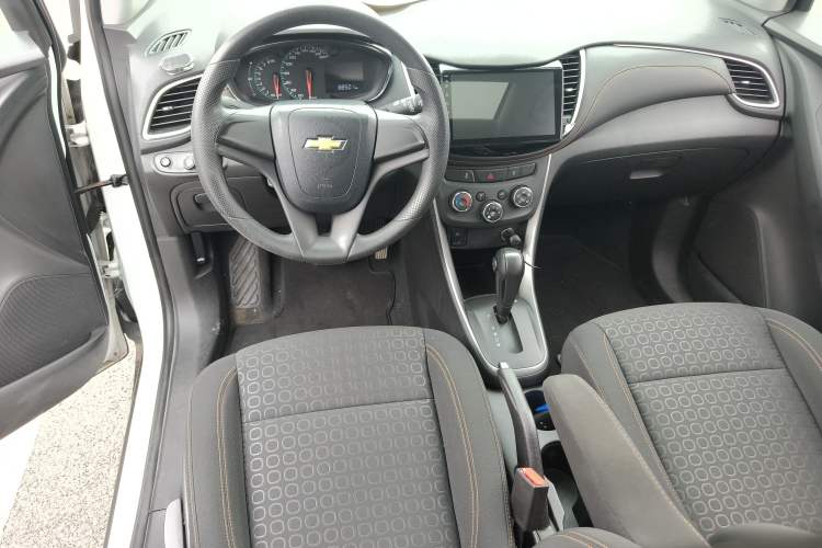 Used Chevrolet Trax 2018 330T Automatic Two-Wheel Drive Elite Model Center Console