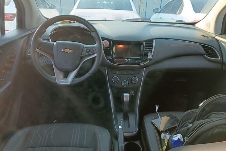 Used Chevrolet Trax 2018 330T Automatic Two-Wheel Drive Luxury Model Center Console