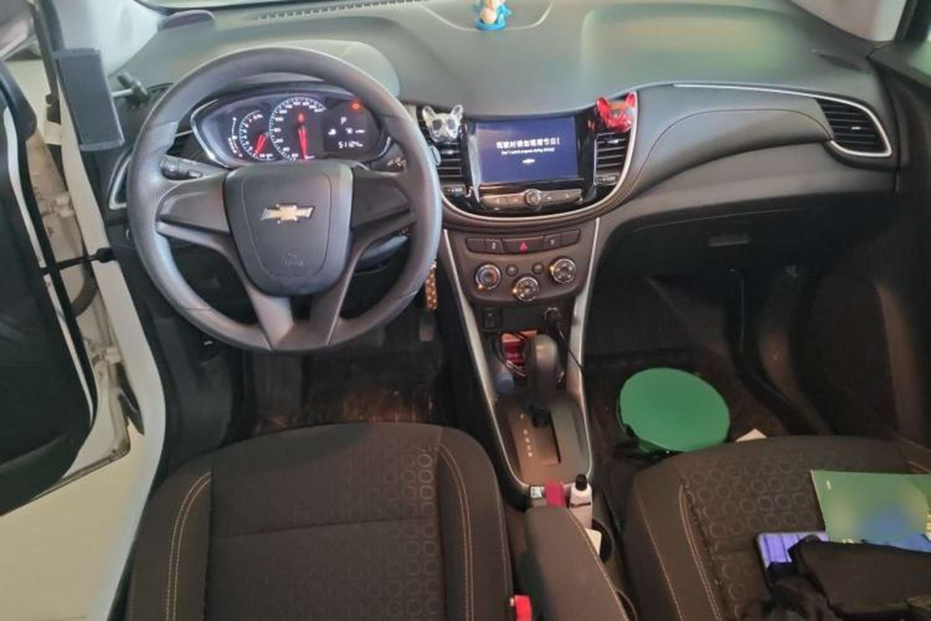 Used Chevrolet Trax 2018 330T Automatic Two-Wheel Drive Elite Model Center Console