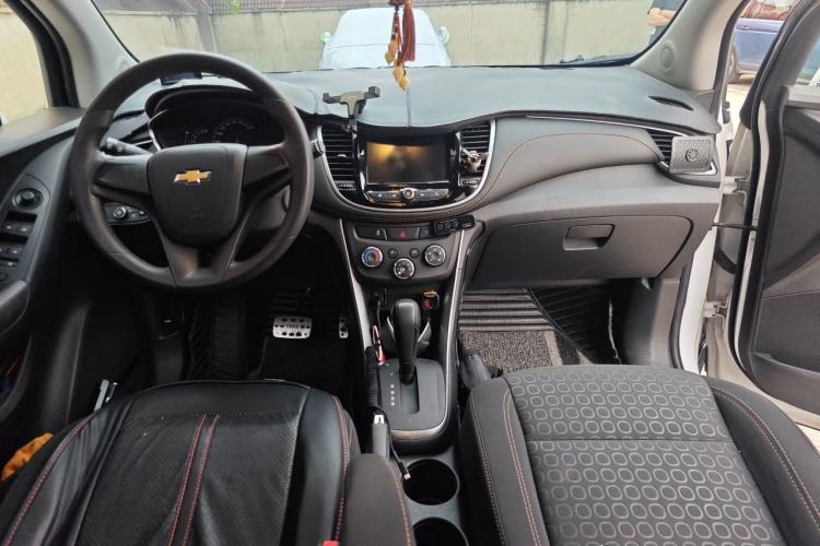 Used Chevrolet Trax 2018 330T Automatic Two-Wheel Drive Elite Model Center Console