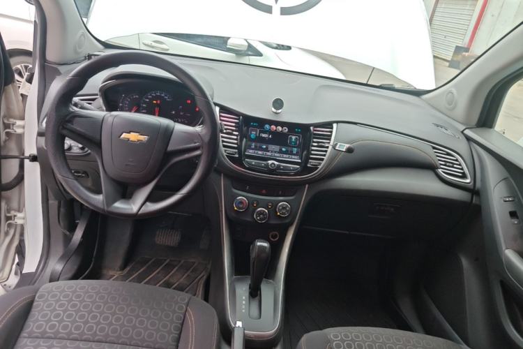Used Chevrolet Trax 2018 330T Automatic Two-Wheel Drive Elite Model Center Console