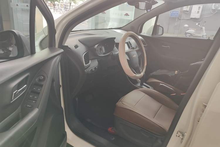 Used Chevrolet Trax 2018 330T Automatic Two-Wheel Drive Elite Model Driver Seat