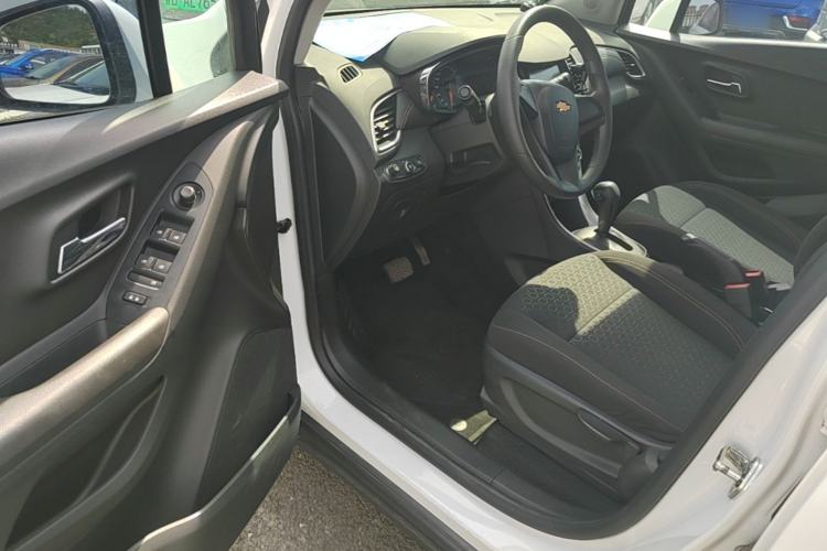 Used Chevrolet Trax 2018 330T Automatic Two-Wheel Drive Elite Model Driver Seat
