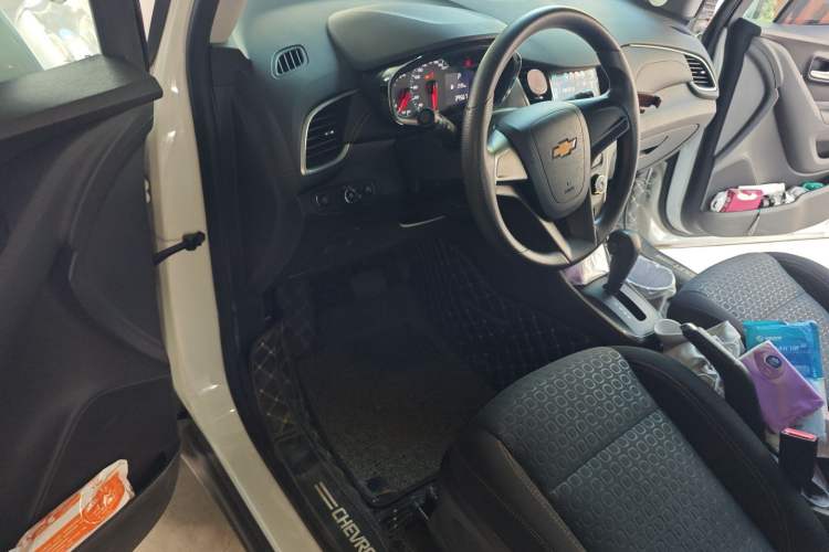 Used Chevrolet Trax 2018 330T Automatic Two-Wheel Drive Elite Model Driver Seat