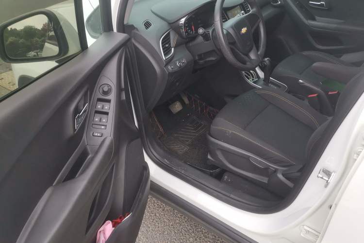 Used Chevrolet Trax 2018 330T Automatic Two-Wheel Drive Elite Model Driver Seat
