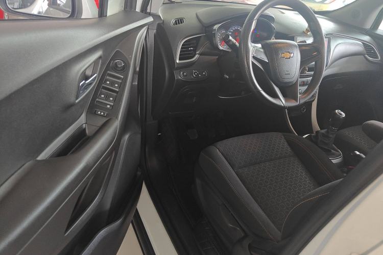 Used Chevrolet Trax 2018 330T Manual Transmission Two-Wheel Drive Comfort Version Driver Seat