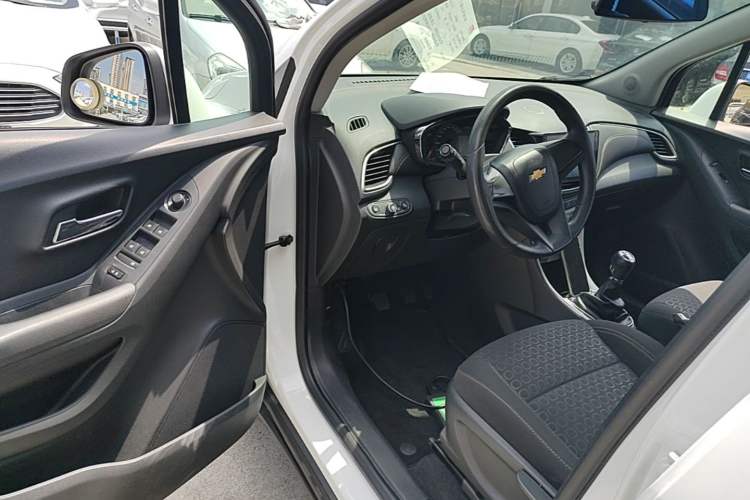 Used Chevrolet Trax 2018 330T Manual Transmission Two-Wheel Drive Comfort Version Driver Seat