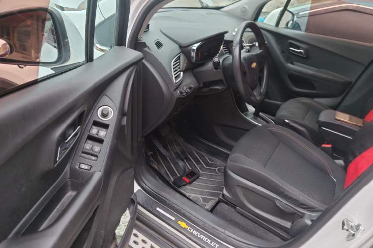 Used Chevrolet Trax 2018 330T Automatic Two-Wheel Drive Elite Model Driver Seat