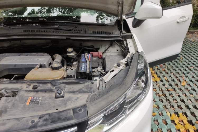 Used Chevrolet Trax 2018 330T Automatic Two-Wheel Drive Elite Model Engine Bay Left