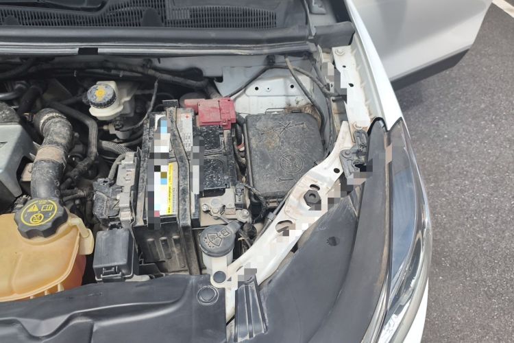 Used Chevrolet Trax 2018 330T Automatic Two-Wheel Drive Elite Model Engine Bay Left
