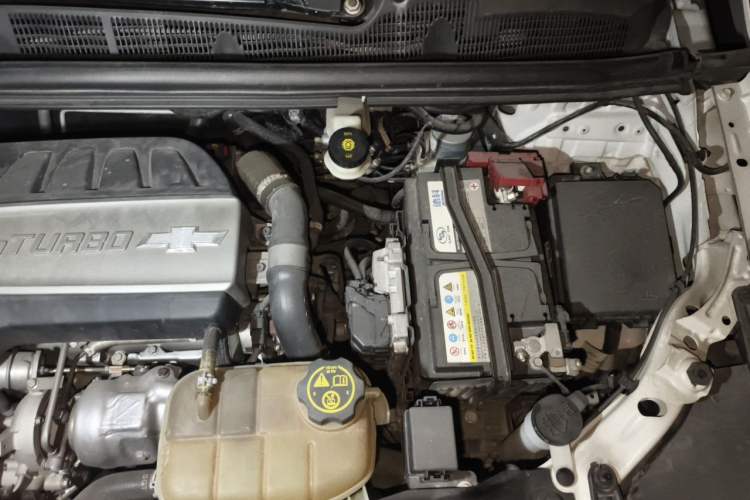 Used Chevrolet Trax 2018 330T Automatic Two-Wheel Drive Elite Model Engine Bay Left