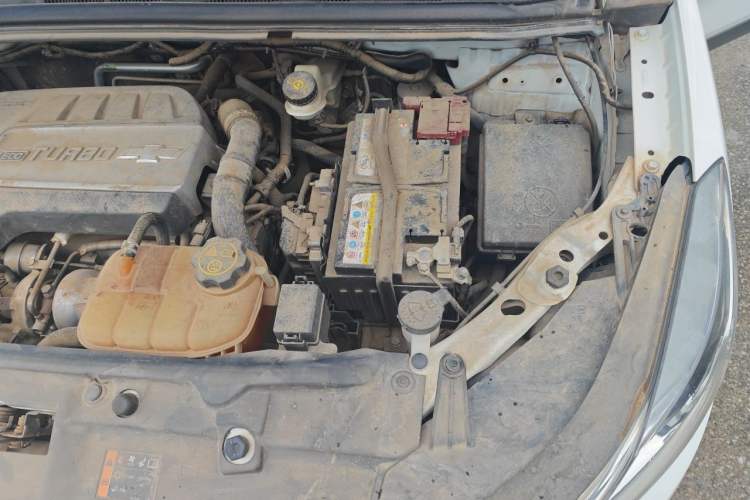 Used Chevrolet Trax 2018 330T Automatic Two-Wheel Drive Elite Model Engine Bay Left