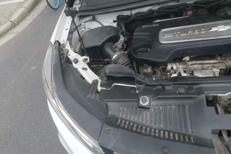 Used Chevrolet Trax 2018 330T Automatic Two-Wheel Drive Elite Model Engine Bay Right
