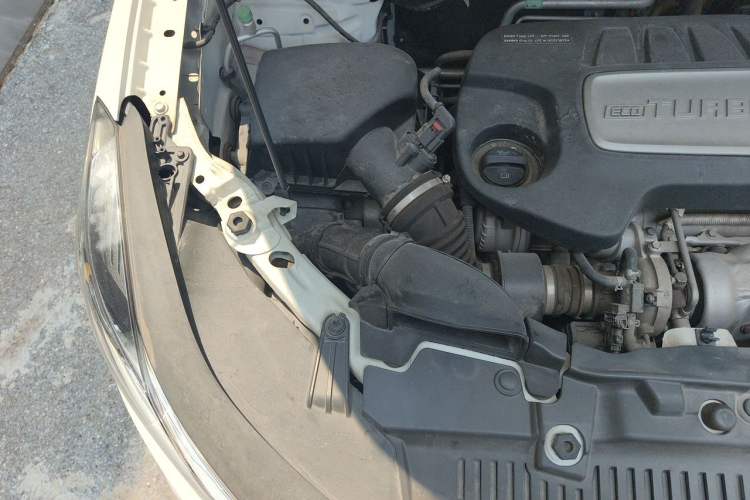 Used Chevrolet Trax 2018 330T Automatic Two-Wheel Drive Elite Model Engine Bay Right